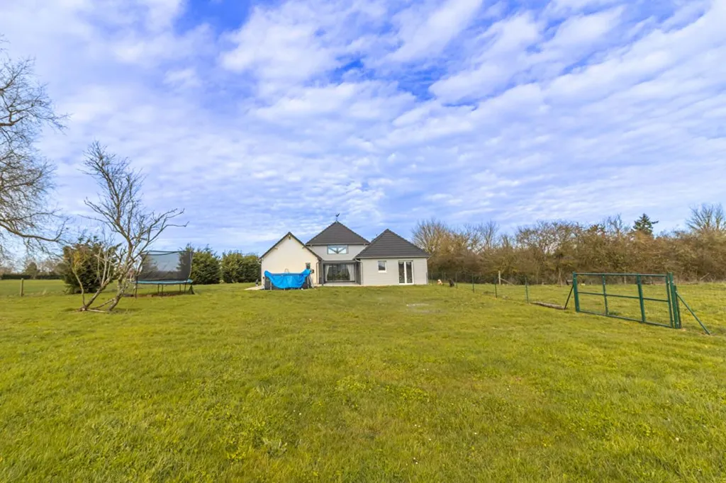 Aed - Contemporary House with Pool in Genouilly