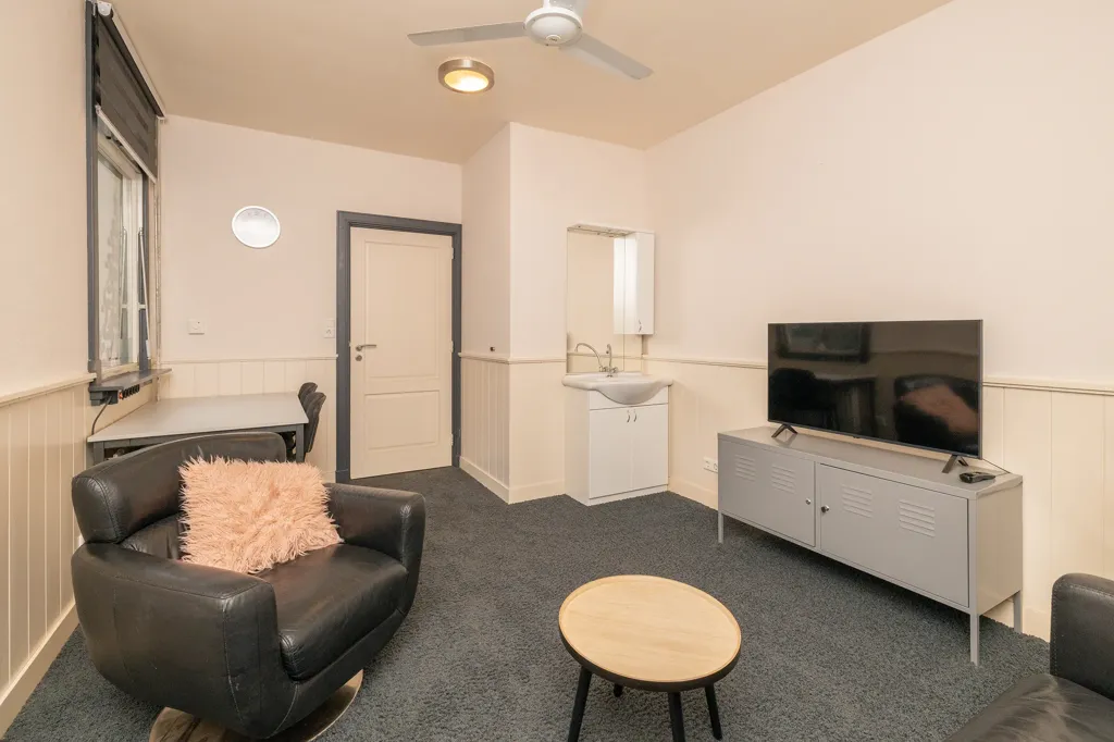 Elutuba - Stylish Loft with Garage in Haastrecht Centre