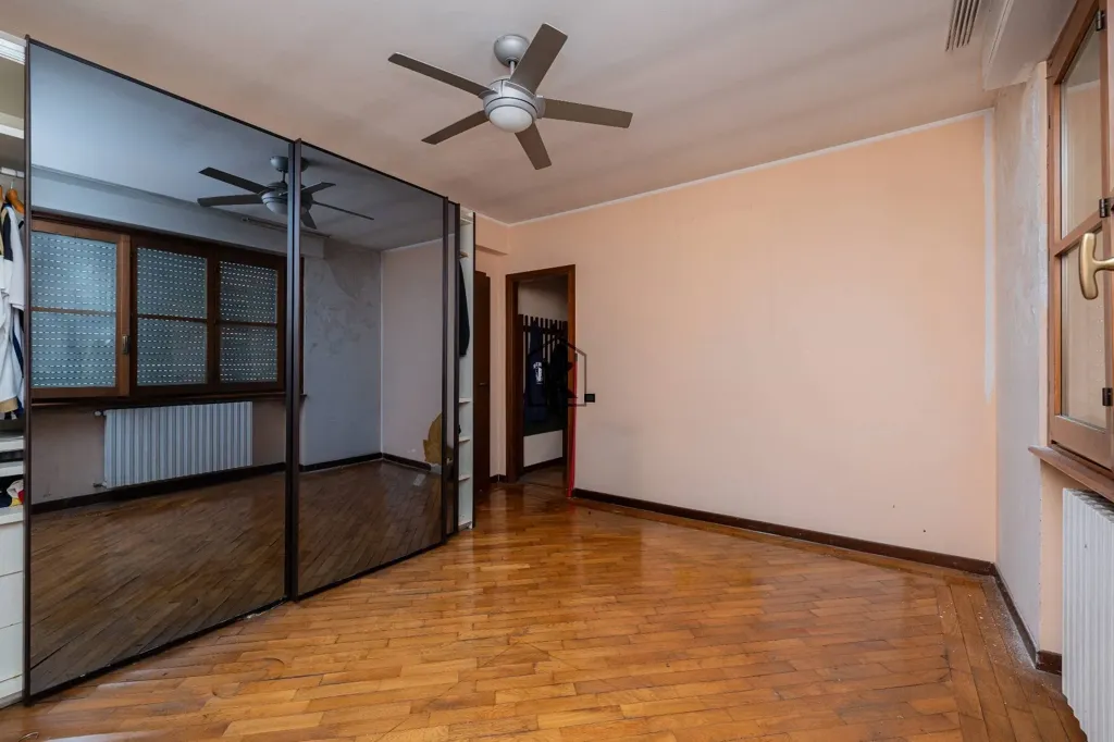 Bedrooms - Luxury Villa with Private Garden in Milan