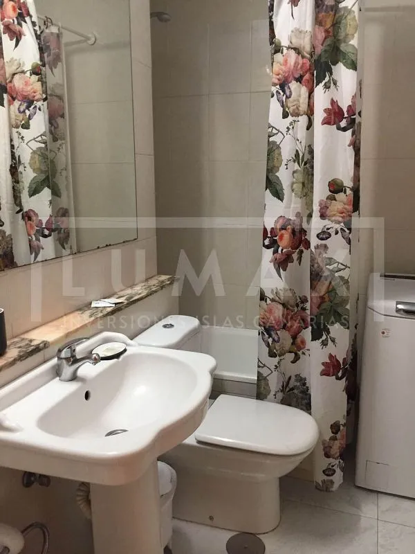 Bathrooms - Apartment with Pool in Playa de Las Américas