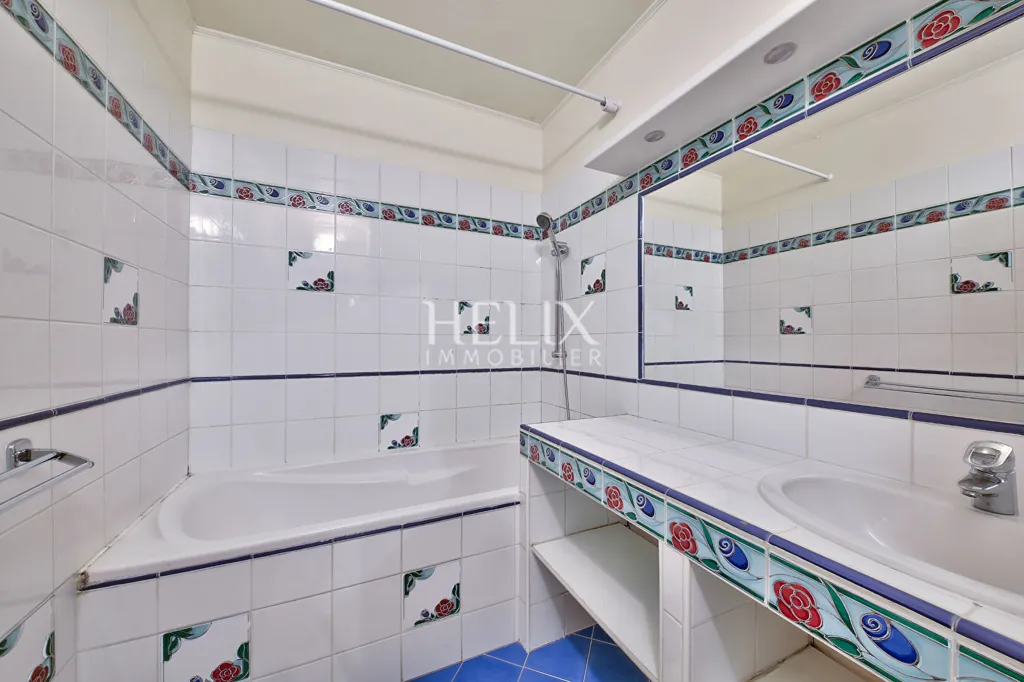 Salles de bain - Appartement Traversant avec Balcon au Vésinet