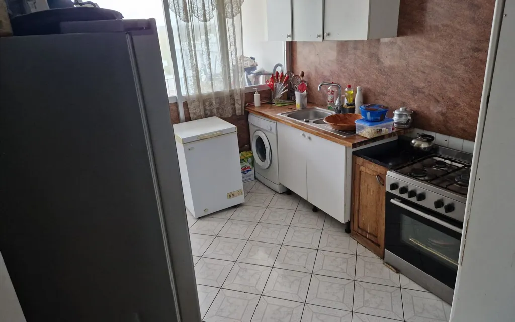 Köök - 4-Bedroom Apartment with Balcony in Nogent-sur-Oise