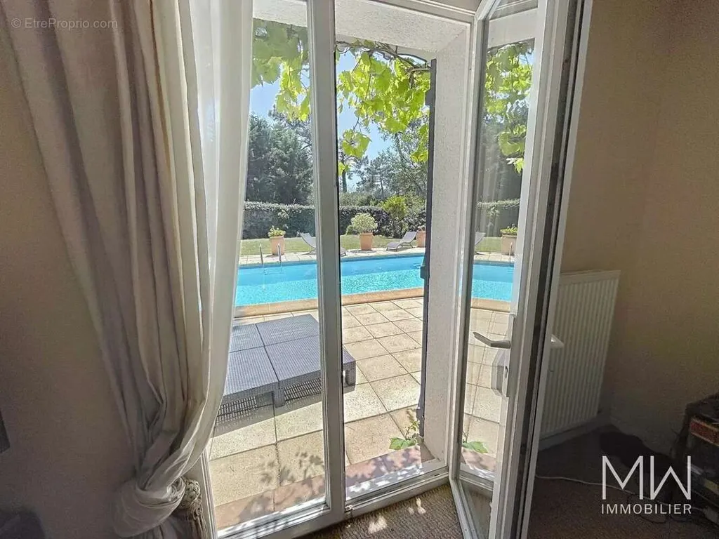 Piscine - Villa avec Piscine et Terrasse au Village du Canon