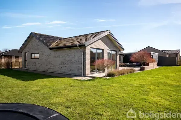 Aed - Charming Villa with Modern Details in Børkop
