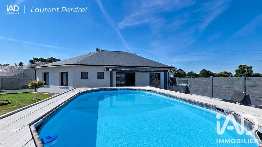 Piscina - Contemporary House with Pool in Allaire