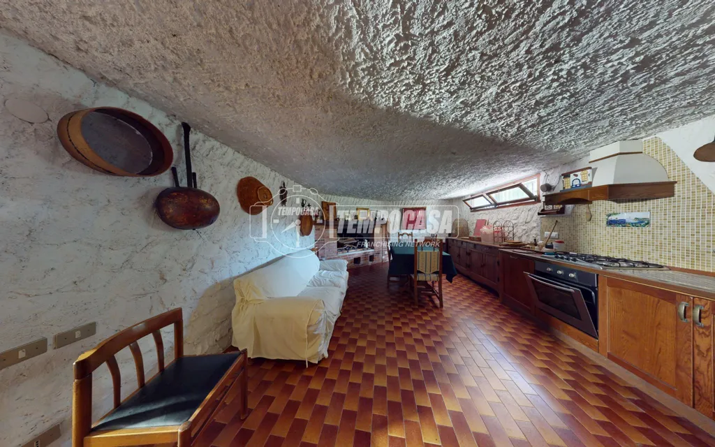Cuisine - Triplex Villa with Private Garden in Sassari