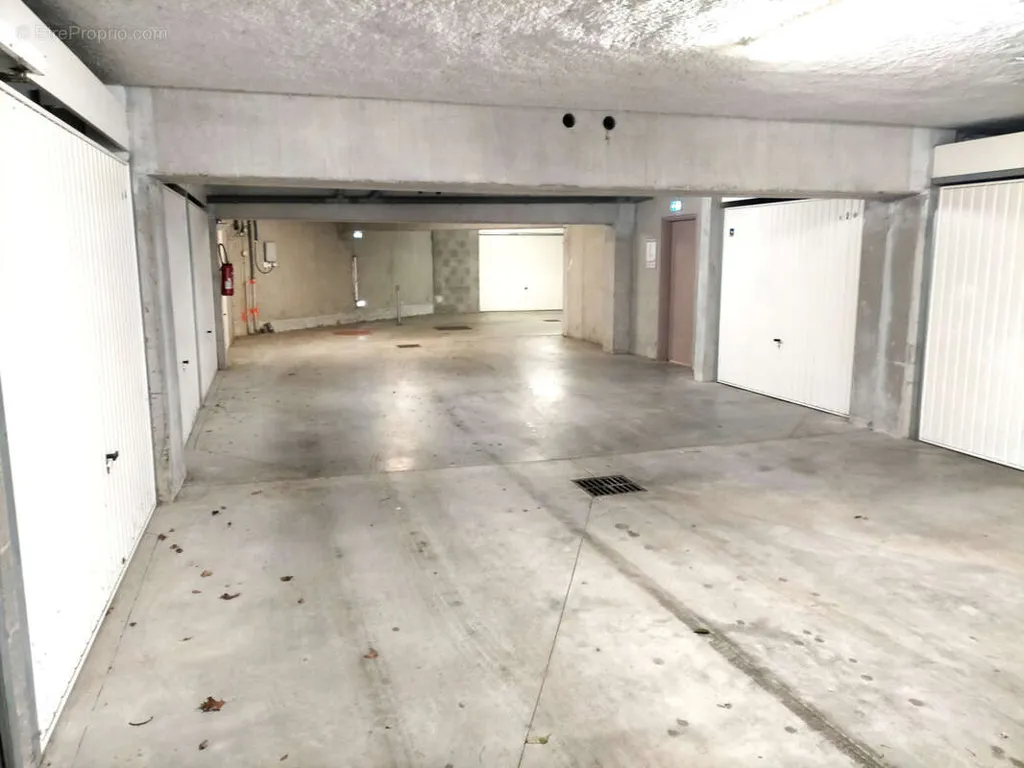 Garaaž - 4-Bed Apartment with Terrace in Beaussais