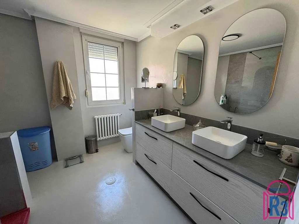 Vannitoad - Semi-detached House with Pool in Villaquilambre