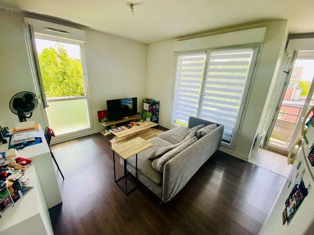 Soggiorno - 4-Bed Apartment with Balcony in Montévrain