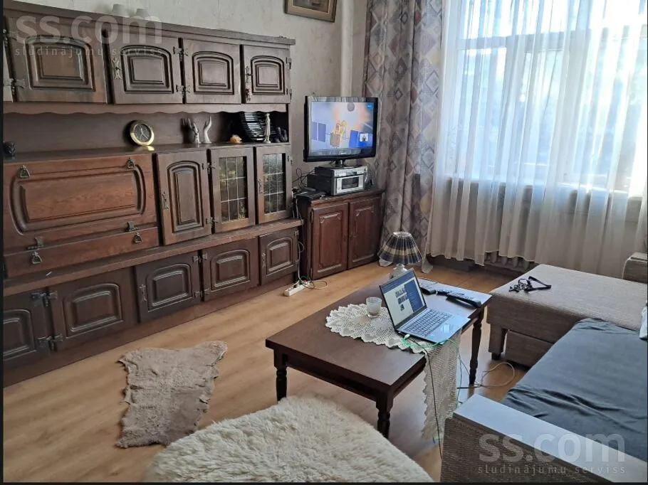 Elutuba - Two-Bedroom Flat in Stalinist Building, Riga