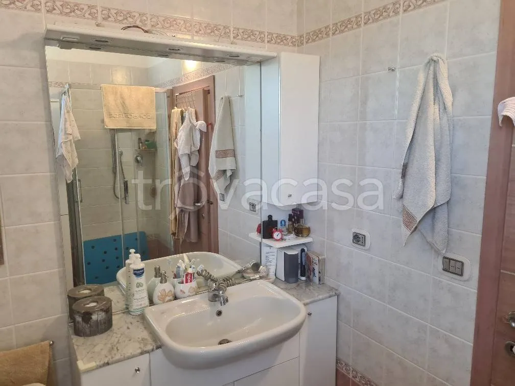 Bathrooms - Rustic Apartment with Balcony near Ravenna Coast