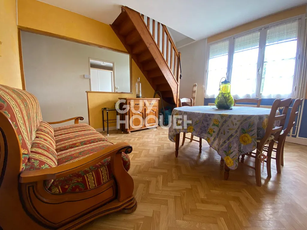 Séjour - Maison en Pierre avec Jardin dans un Quartier Calme