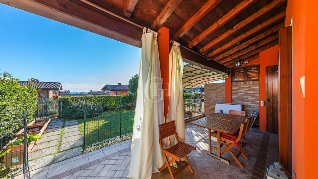 Terrasse - Trilocale with Private Garden in Padenghe Sul Garda