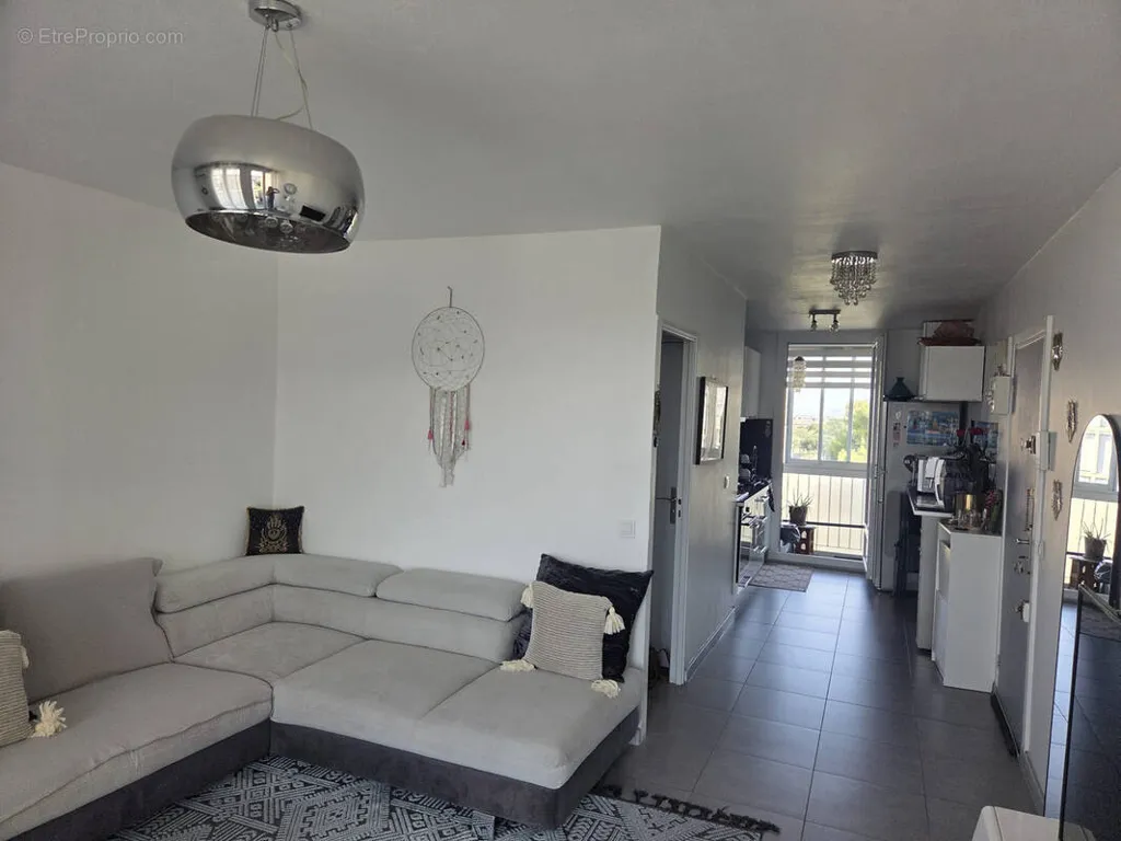 Elutuba - T3 with Balcony and Loggia in Marignane