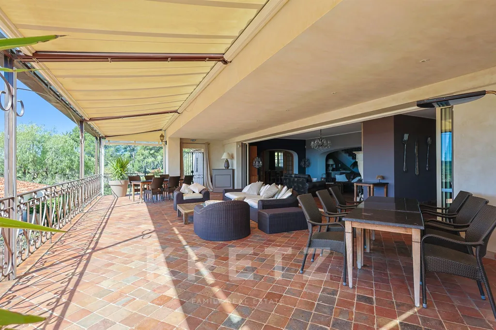 Terrasse - Bastide Méditerranéenne avec Vue à 360° à La Cadière d'Azur