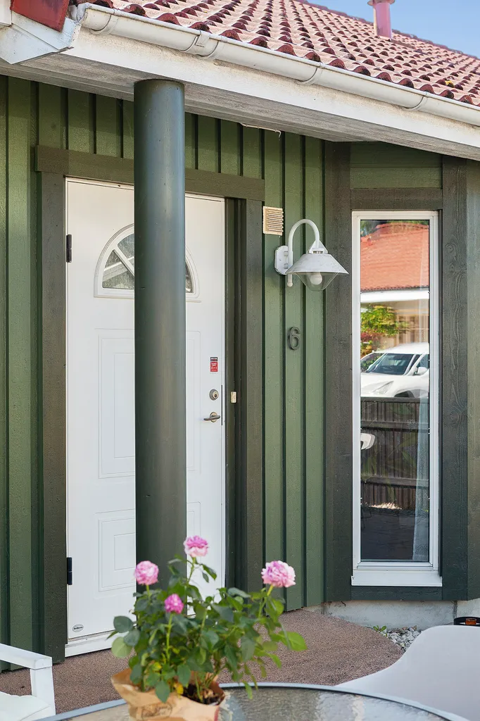 Terrass - 1-Storey Villa with Garden in Östra Lugnet