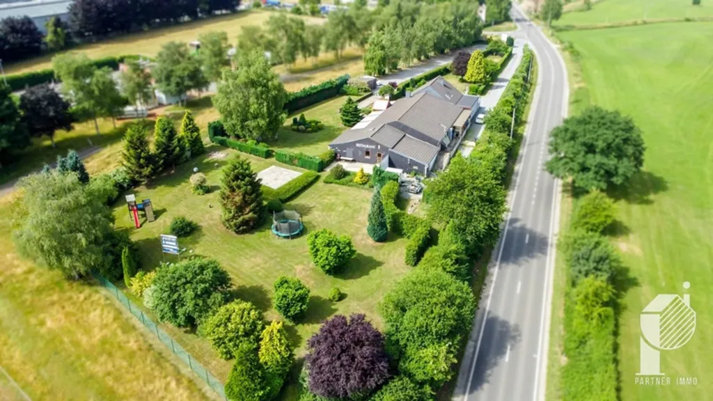 Õhuvaade - Mixed-Use Building with Residential and Commercial Space in Stembert