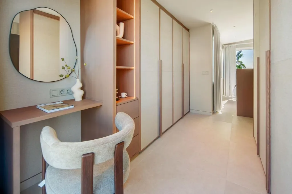 Pièces - Corner Semi-Detached Villa with Pool in Marbella