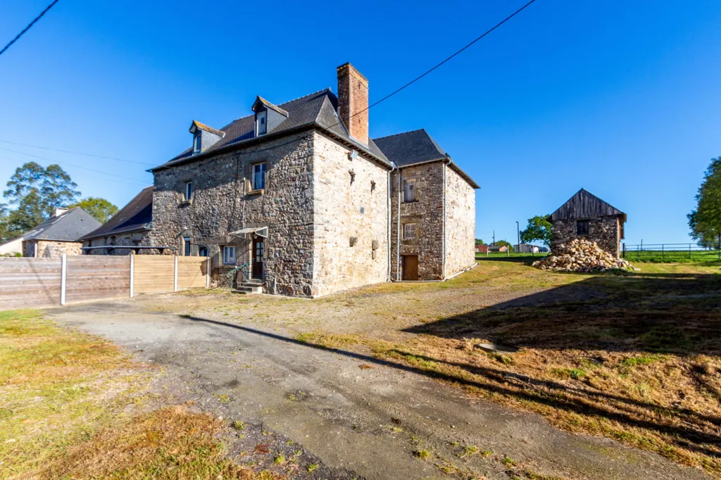 Extérieur - Maison de Caractère avec Hangar à Saint-M'Hervé