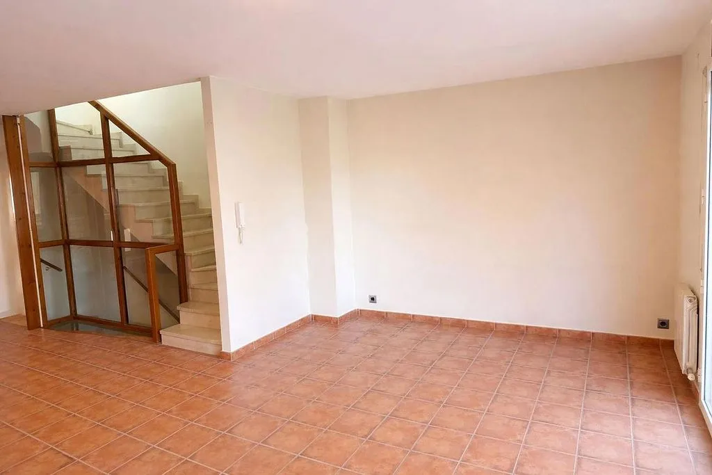 Elutuba - Triplex with Large Terrace in Horta-Guinardó