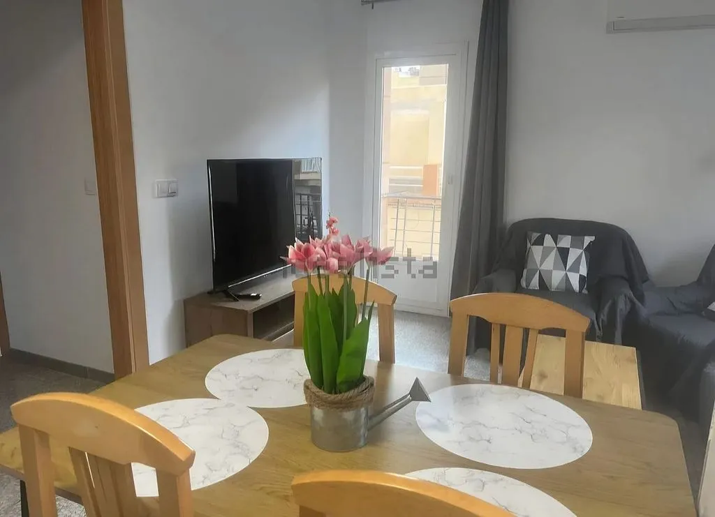 Söögituba - Furnished Flat with Balcony in Almería Centre