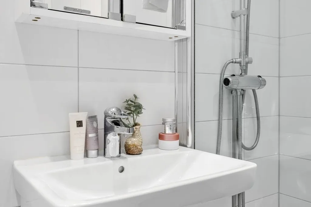 Salles de bain - Bright 3-Room Flat with Balcony in Barkarby