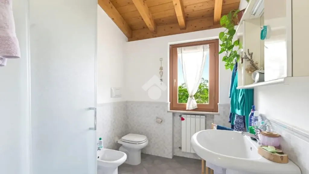 Vannitoad - Bright Apartment with Terrace in Mazzano