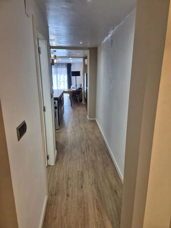 Ingresso - 2-Bedroom Flat with Balcony in Orriols