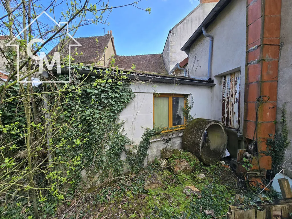 Aed - House with Barn in Barrou