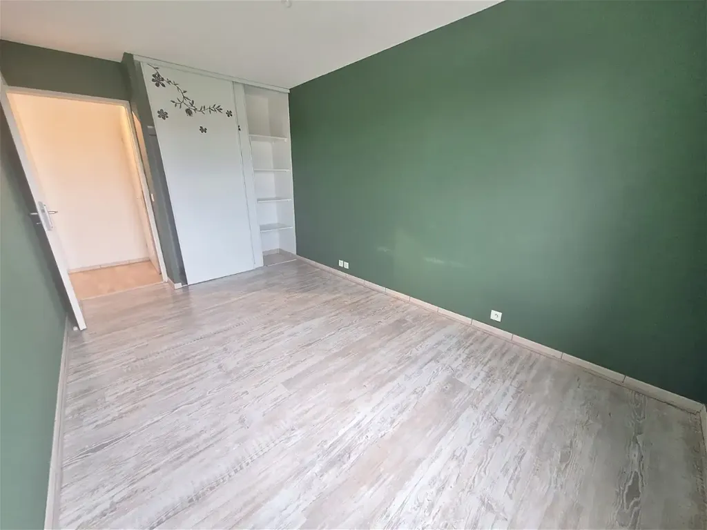 Stanze - 3-Bedroom Apartment with Balcony in Beaumont