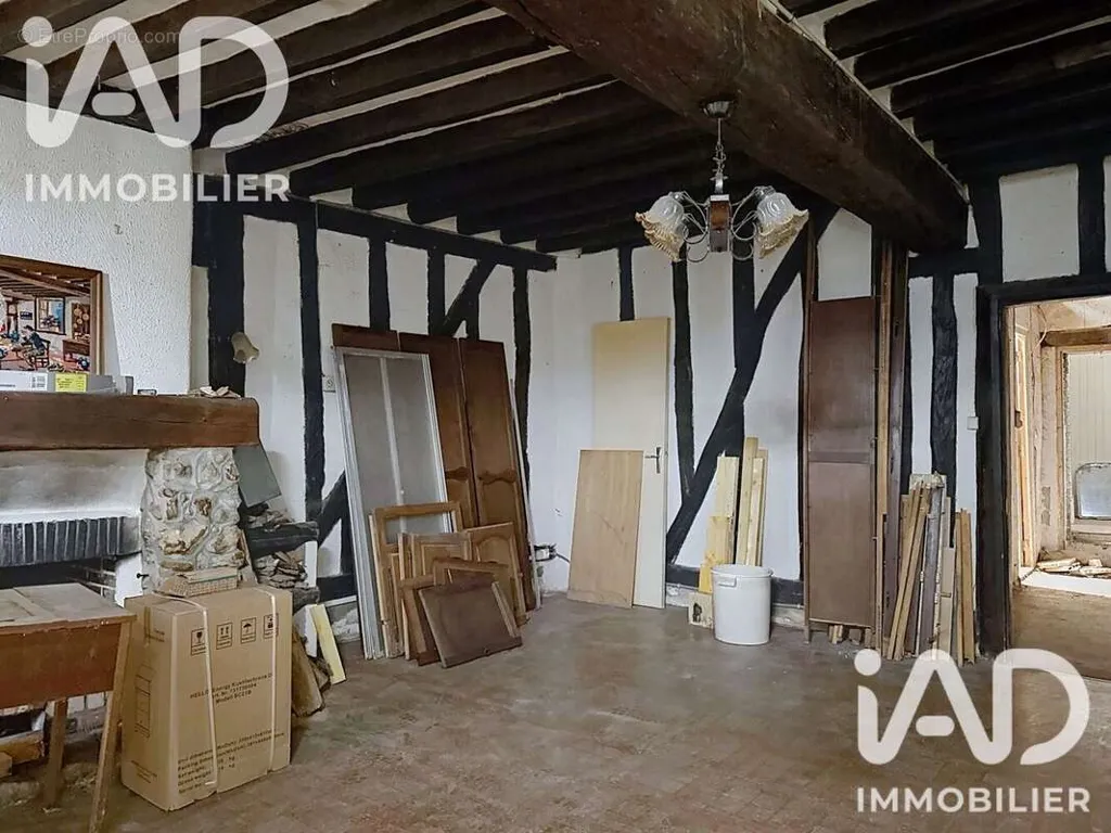 Pièces - Maison à rénover avec jardin à Chambeugle