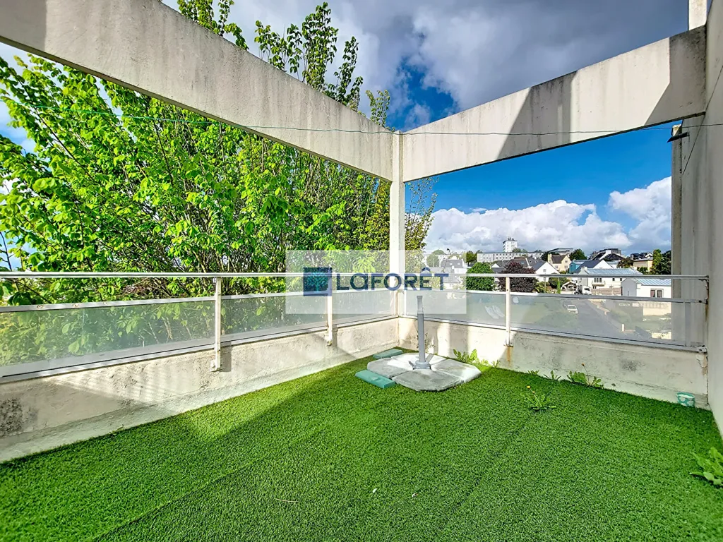Terrass - 3-Bedroom Apartment with Balcony in Brest