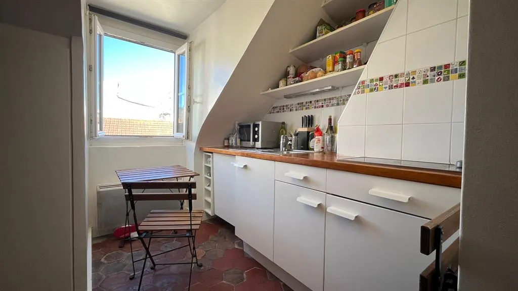 Cuisine - Studio Meublé dans le 10ème Arrondissement