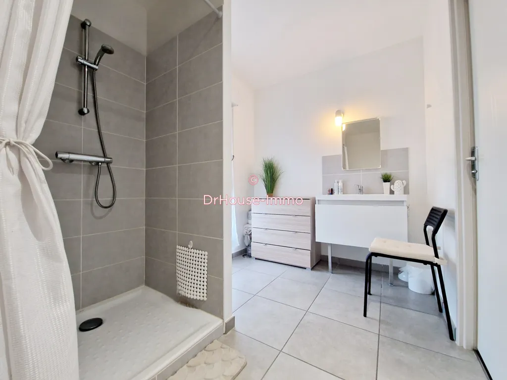 Salles de bain - Maison avec Jardin Paysager à Chatte