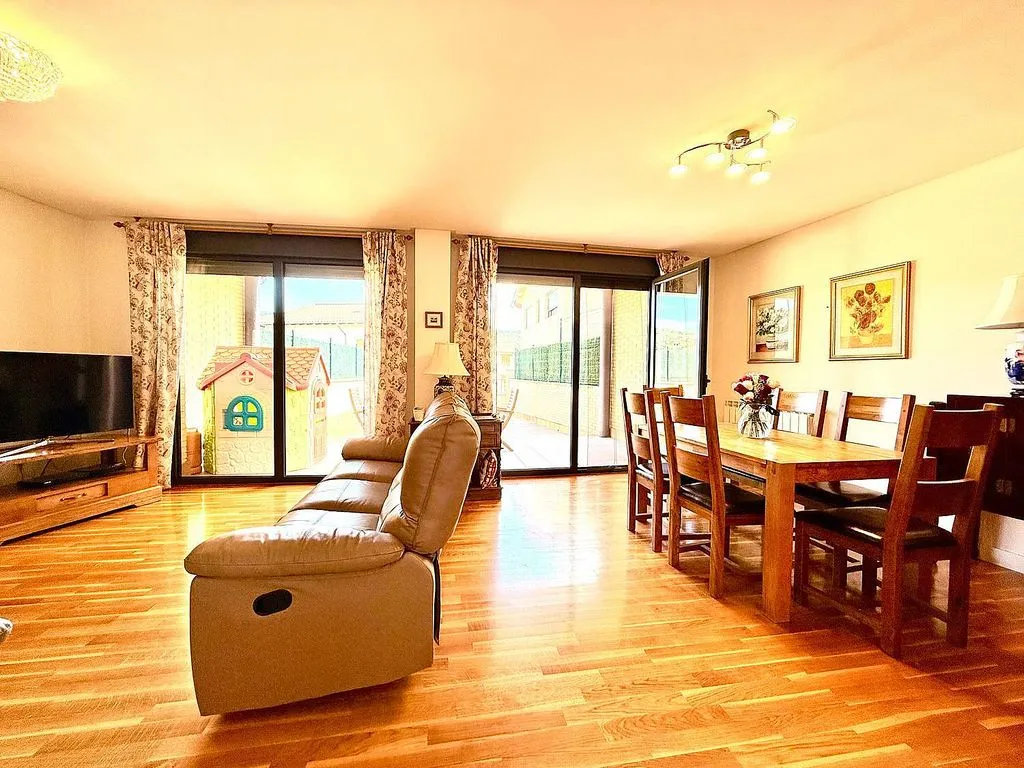 Living Room - Terraced Semi-Detached House in Aranguren