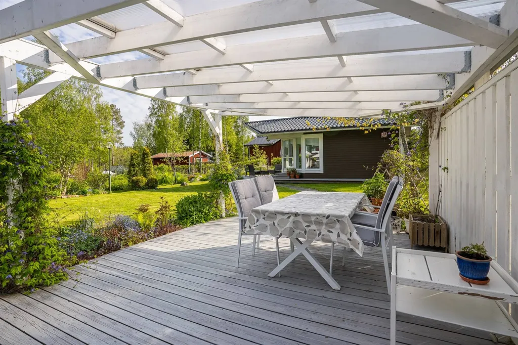 Terrazza - Charming Bungalow with Garden near Umeå