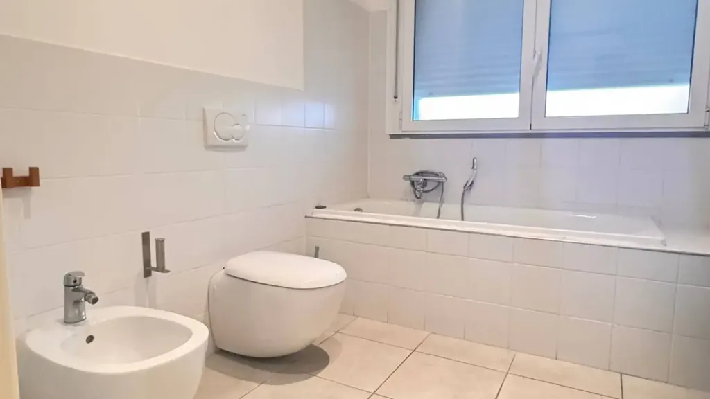 Salles de bain - Apartment with Balcony in Cervia