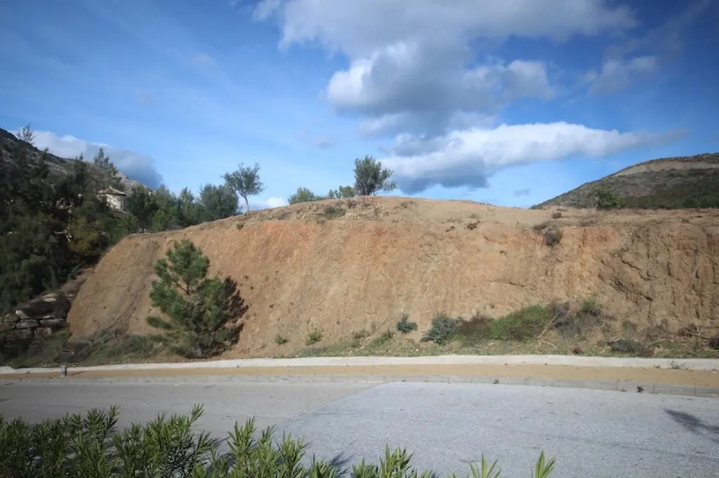 Giardino - Development Plot with Sea Views in Benahavís