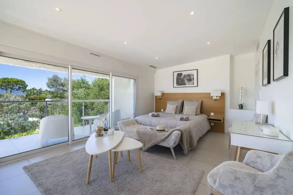 Chambres - Villa Luxueuse avec Piscine à Cannes