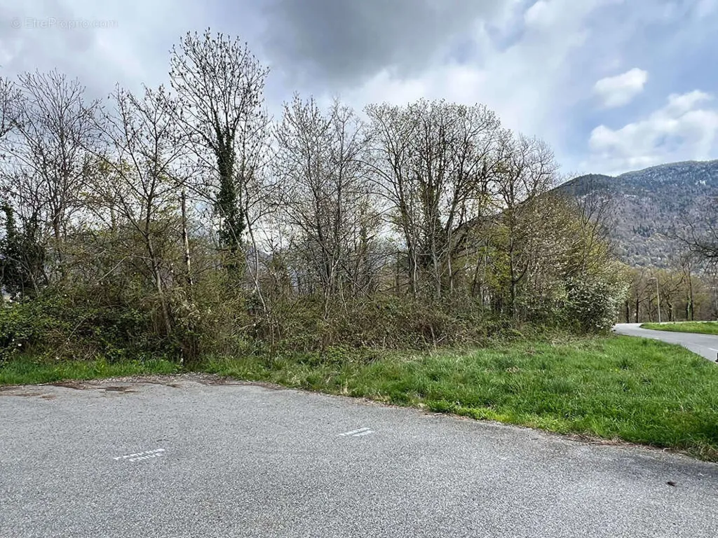 Jardin - Terrain Constructible en Zone Ub à Gilly-sur-Isère