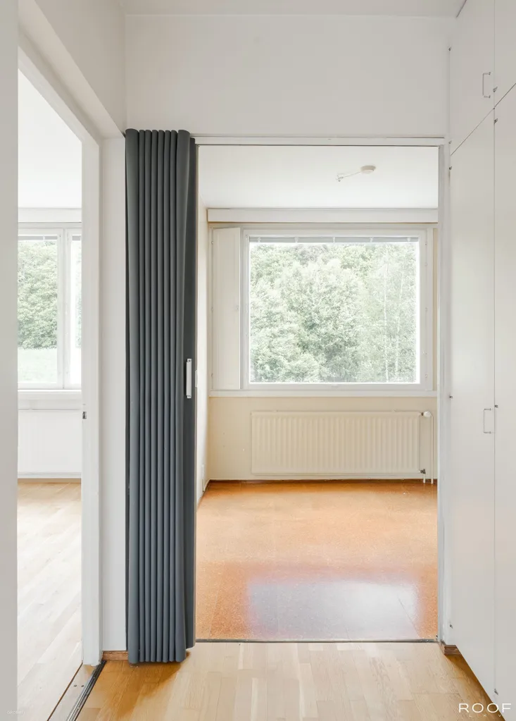 Esik - Bright Apartment with Balcony in Salo