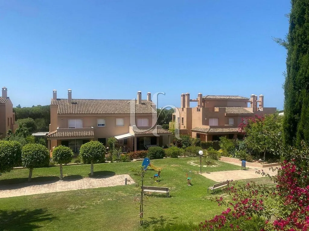 Aed - Terraced House with Pool in El Águila