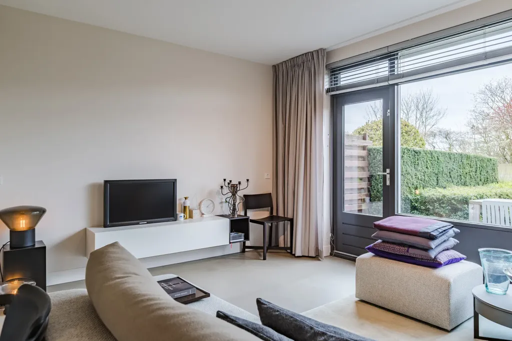 Séjour - Modern Tussenwoning with Water View in IJssel