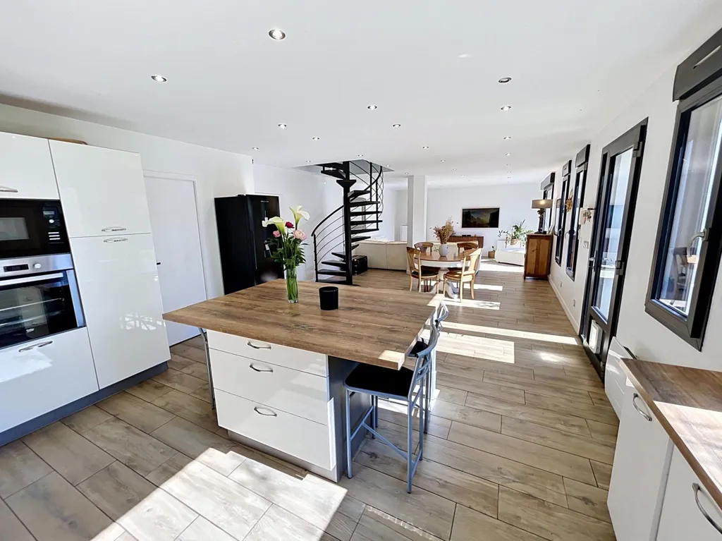 Cuisine - Maison de 6 Pièces avec Terrasse à Mayenne