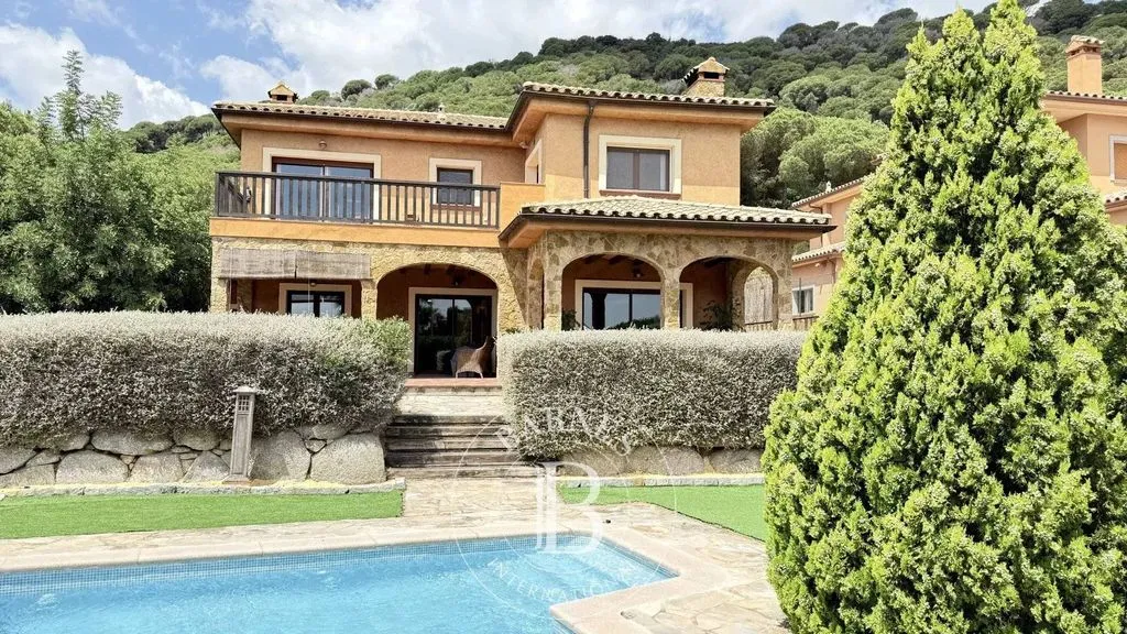 Piscine - Luxury Sea-View House in Argentona
