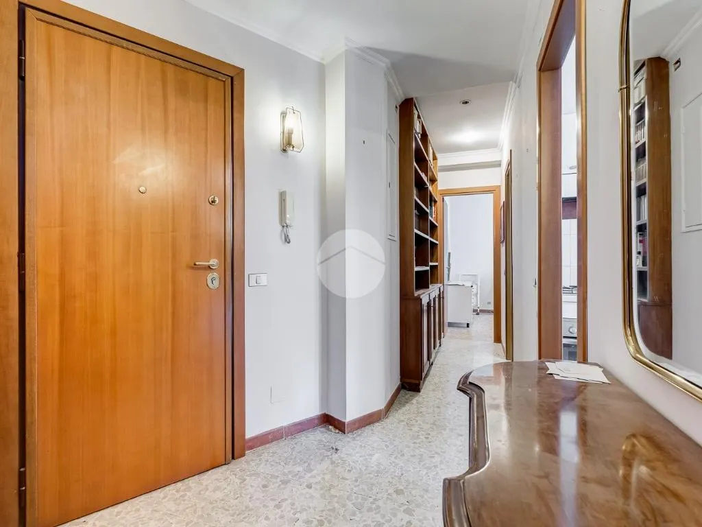 Ingresso - 2-Bedroom Apartment with Balcony in Rome
