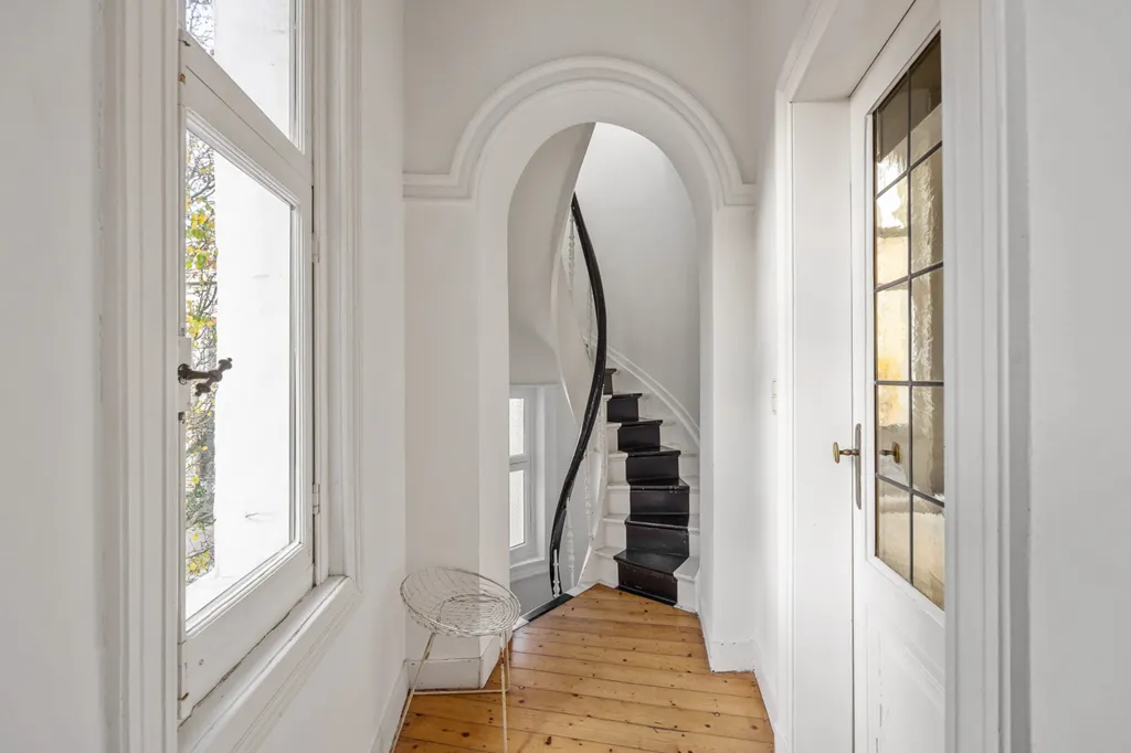hallway_entrance
