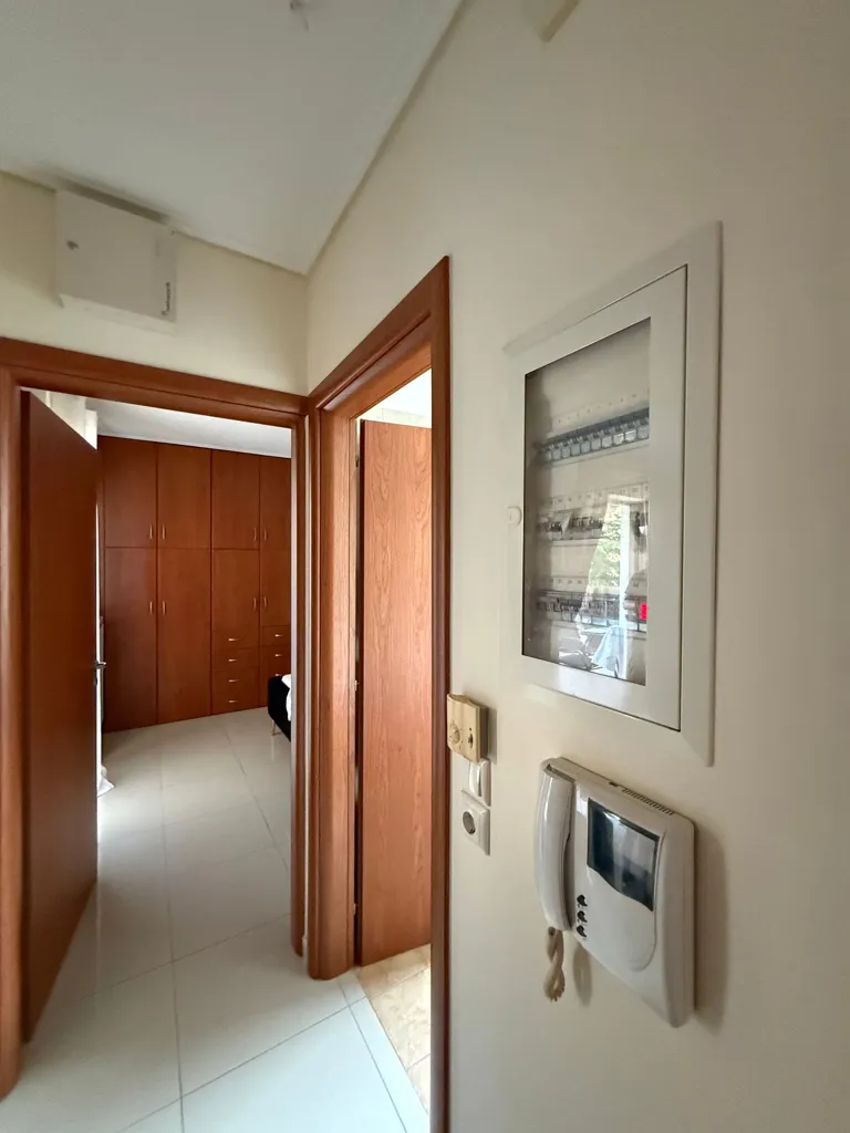 Entrée - Apartment with Balconies in Double-Fronted Location