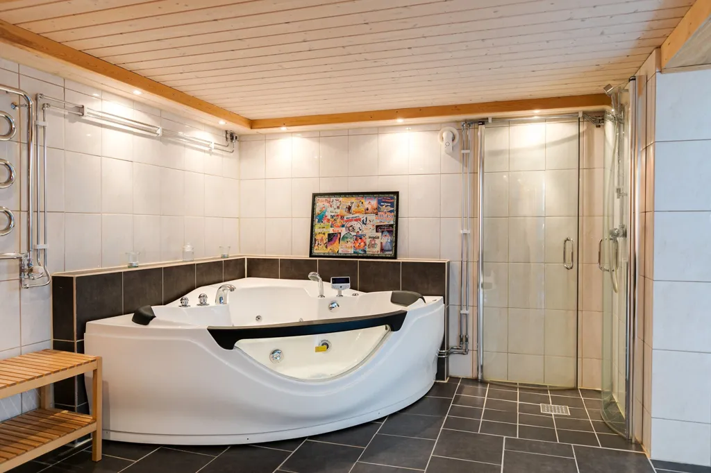 Vannitoad - Architectural Penthouse Villa with Garden in Södermanland