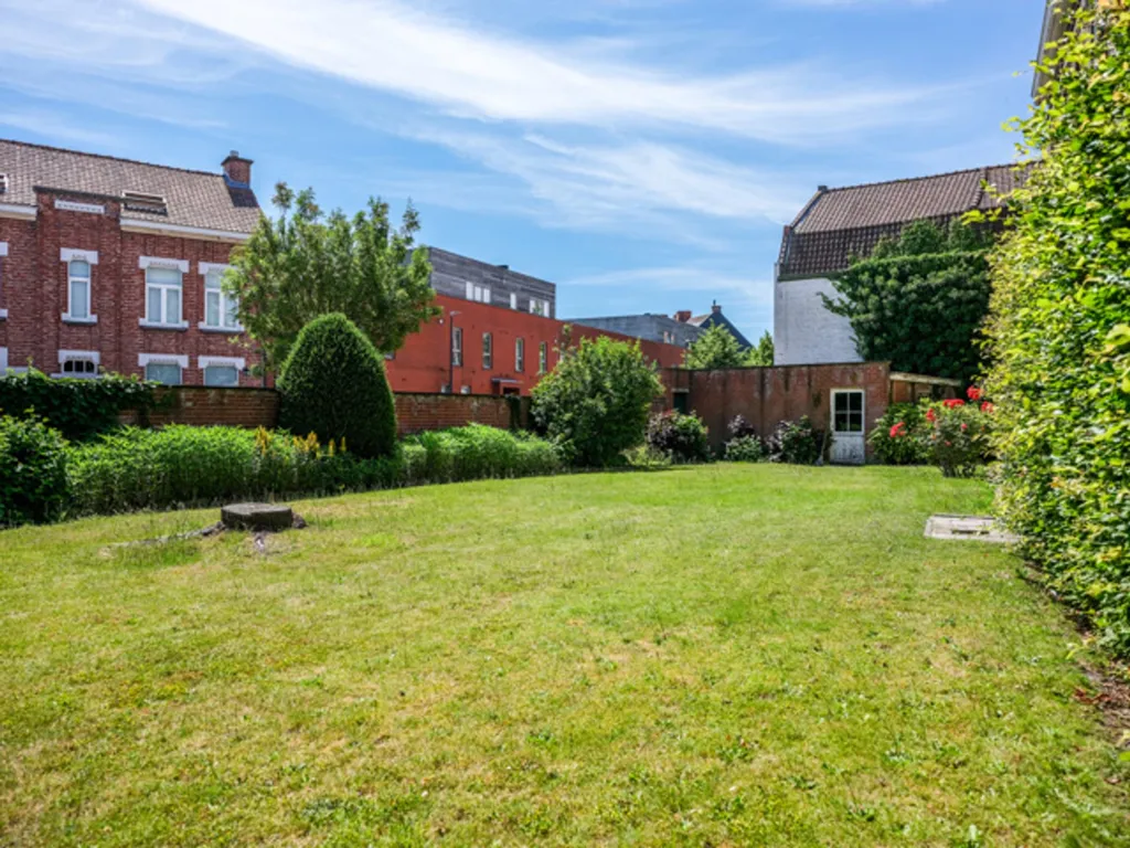 Giardino - Historic Pastorate with Potential in Town Centre